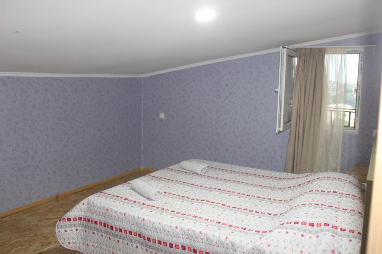 Guest House Katerina Kutaisi Esterno foto