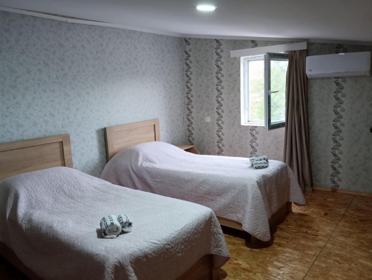 Guest House Katerina Kutaisi Esterno foto