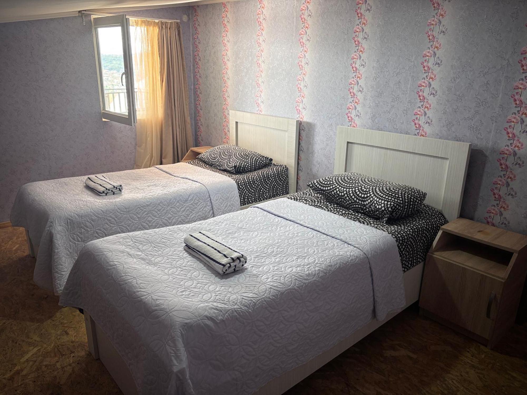 Guest House Katerina Kutaisi Esterno foto