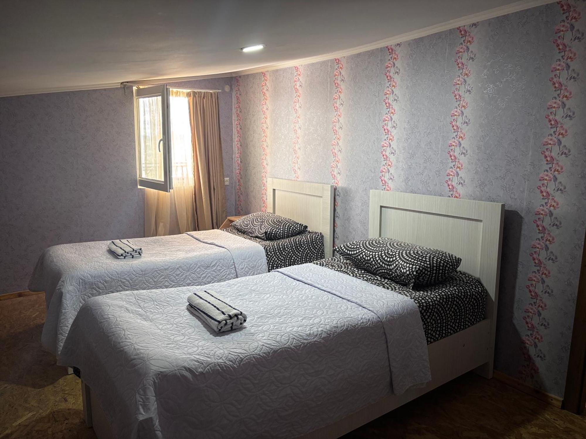 Guest House Katerina Kutaisi Esterno foto